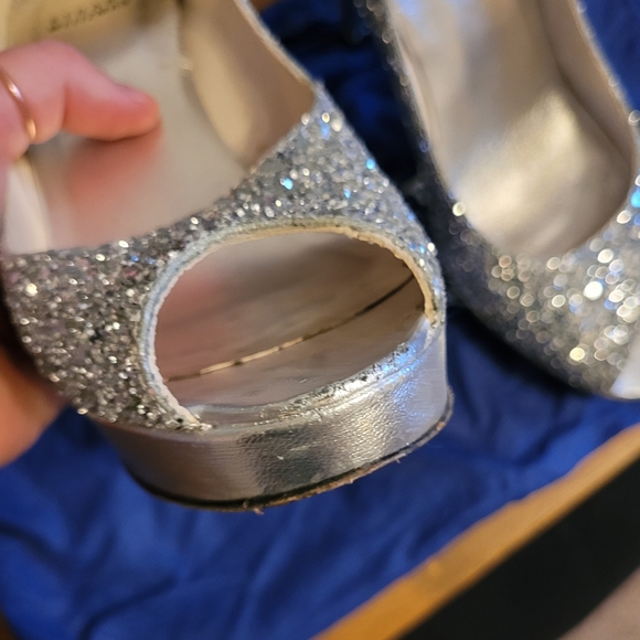 Stuart Weitzman Silver Glitter Peep-toe Pump - 7.5 - Picture 11 of 16